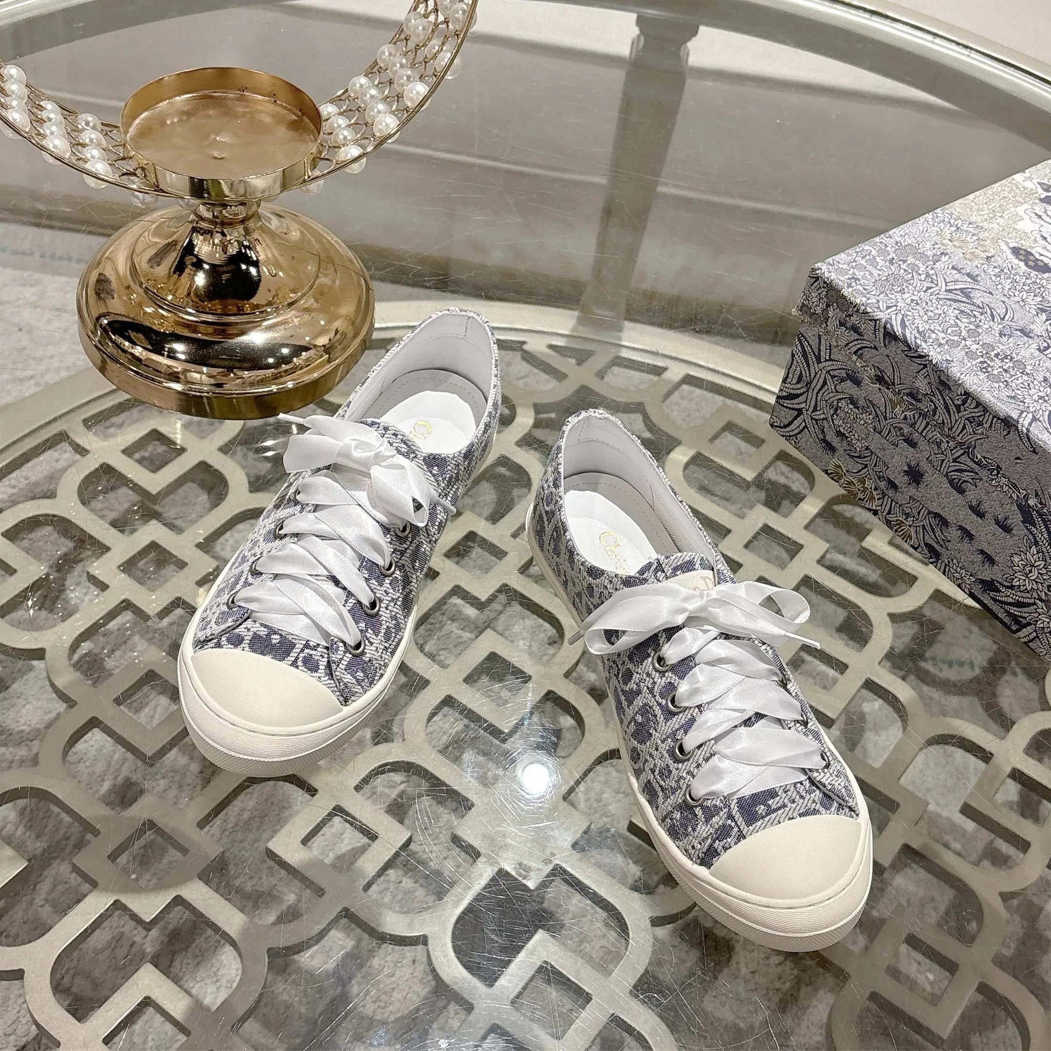 👟👟Ex-factory price 440👟👟 Dior ballet-style casual shoes, the same style as celebrities, satin fabric, breathable mesh lining, sheepskin for feet, wear-resistant rubber sole, size 35-40.